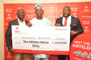 General Manager Mass Market Segment, Dipo Jolaosho; N10million grand prize winner, Oluwasegun Adesanya and Regional Operations Director, Lagos Region, Oladokun Oye at the Airtel Red Hot promo  prize presentation that held in Lagos on Wednesday, 21st of December, 2016.