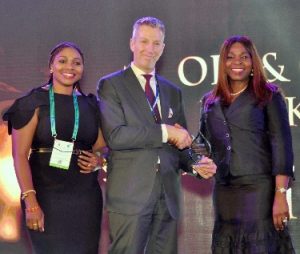 Marno de Jong, Vice President, Shell Nigeria (middle) presenting the Oil and Gas Banker of the Year 2019 award won by First Bank of Nigeria Limited to the Bank’s Group Executive, Energy & Infrastructure, CBG, Bashirat Odunewu (right) accompanied by Group Head, Corporate Banking Group (Energy), FirstBank, Oluwatoyin Aina (left), at the Patrons’ Dinner and Industry Awards of the Nigeria International Petroleum Summit held in Abuja.